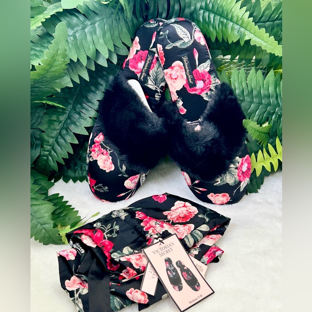 NEW* VICTORIA’S HOUSE SLIPPERS Size Medium (7-8)